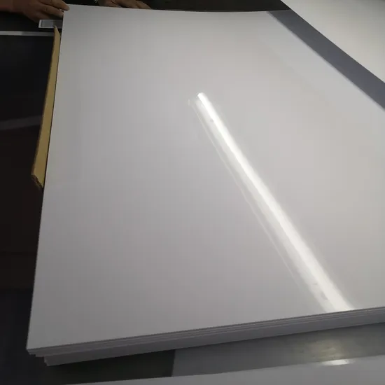 Baja inflamabilidad y bueno para frustrar fácil trabajabilidad Hoja de plástico rígido de PVC blanco mate
